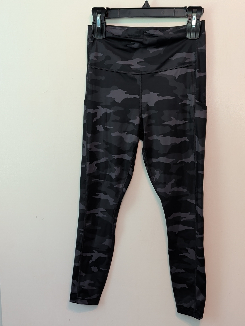 Athleta Ultimate Camo 7/8 Tight in Black and Charcoal Leggings Workout Gym Yoga